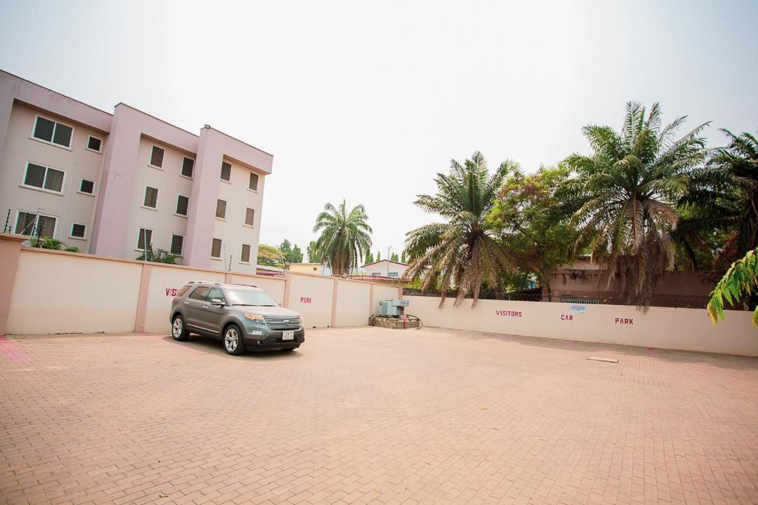 Bertha'S Court D-Plus Apartments Dzorwulu Exterior foto