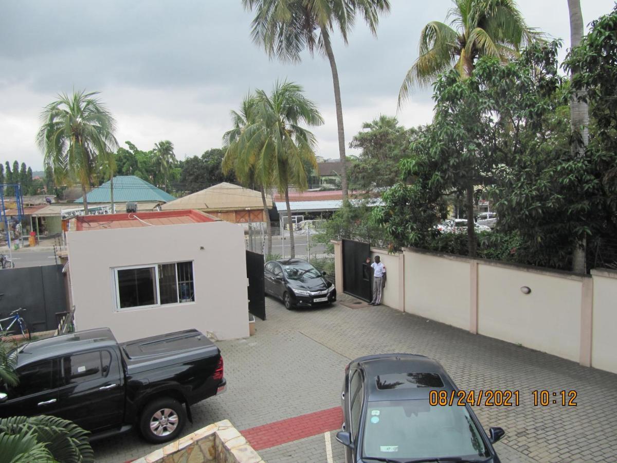 Bertha'S Court D-Plus Apartments Dzorwulu Exterior foto